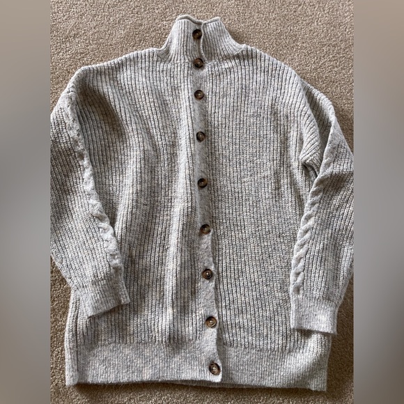 Abercrombie sweater - Picture 2 of 2